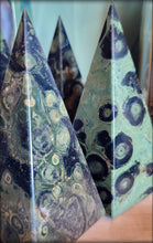 Load image into Gallery viewer, Kambaba Jasper Tetrahedron
